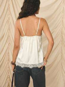 -E Elegante conjunto de vacaciones para mujer con top de tirantes finos, ajuste ceñido, de satén beige con ribete de encaje - Blanco - Ver 4