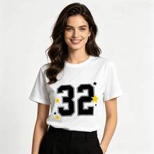 Tops para mujerUna Chaqueta femenina con estampado de números y el eslogan 23. El diseño corto y la tela suave, cómoda y transpirable lo hacen adecuado para el uso diario informal, salidas y vestimenta escolar en primavera y verano. Irradia un estilo fresco e individualista. - Blanco - Ver 12