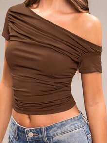 Camiseta corta ajustada con cuello asimétrico y fruncido, de unicolor, informal, para verano - Marrón - Ver 5