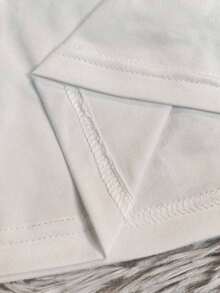 Camiseta de manga corta con cuello cuadrado, estilo minimalista y casual de verano, adecuada para uso diario, escuela y transporte.Simple y versátil, con estilo retro de los años 2000. - Blanco - Ver 5