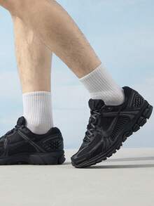 Nike Zoom Vomero 5 運動健身 邁柔避震防滑透氣 低筒 休閒訓練城市通勤跑步鞋 男女同款 黑 - 黑色 - 查看 2