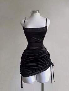 Vestido de mujer minimalista con tirantes finos, fruncido y escote bajo - Negro - Ver 5