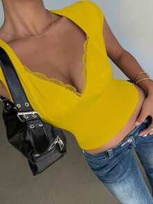 Camiseta sin mangas de ajuste ceñido con cuello en forma de corazón y parches de encaje de unicolor para mujer - Amarillo - Ver 3