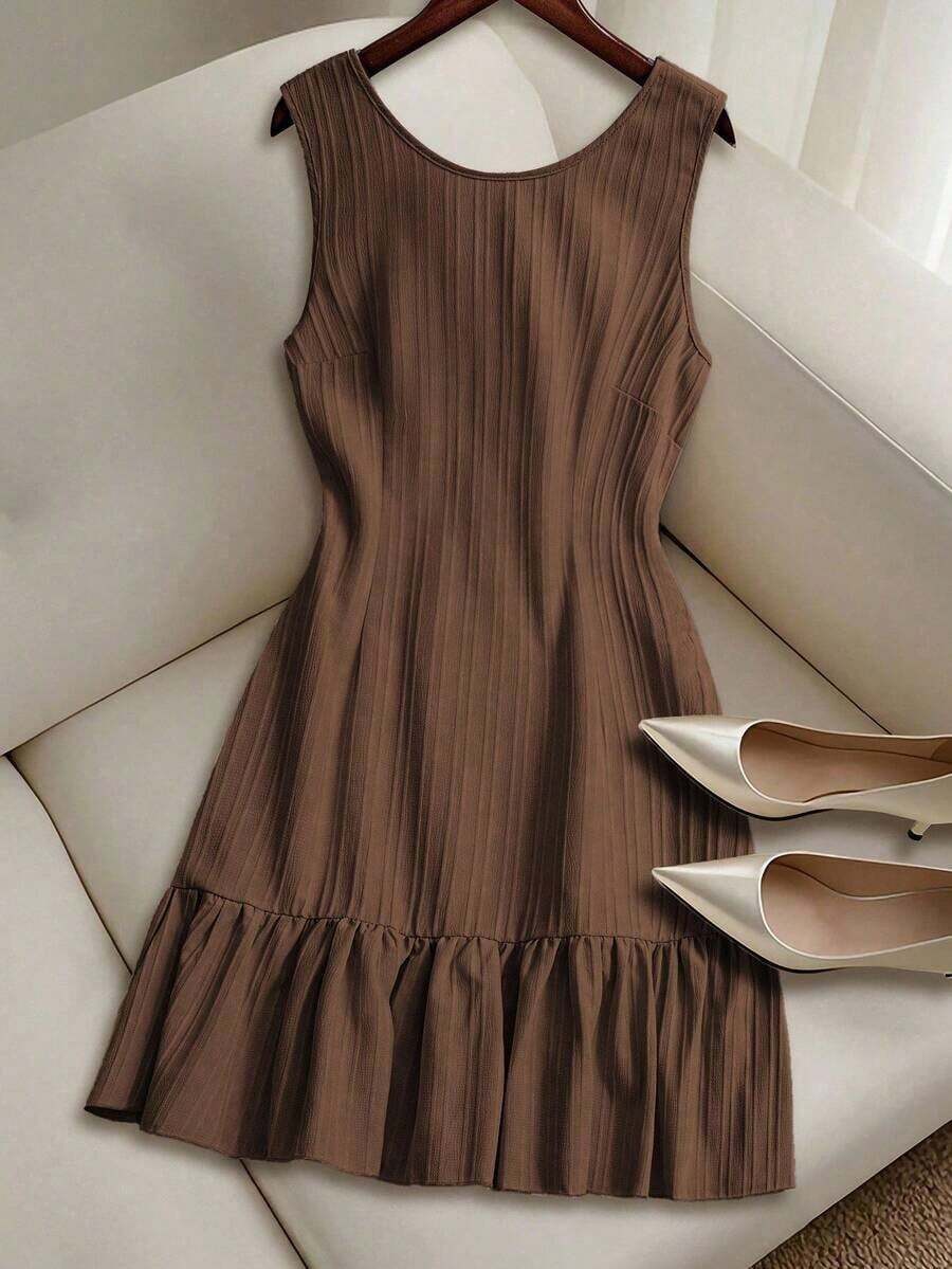 Vestido casual mini de mujer con tirantes de amarre, espalda descubierta, sin mangas, corte evasé y dobladillo con volantes - Marrón - Ver 1