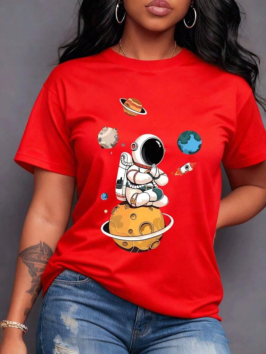 Astronauta meditando en el espacio sobre un planeta rocoso representando la paz cósmica la exploración interior la serenidad universal y la aventura intergaláctica una fusión de calma y descubrimiento Camiseta de mujer% algodón-Vintage Street Style Unisex Loose Cotton Short Sleeve Crew Neck-Shirt - Rojo - Ver 1