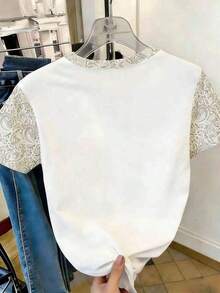 Blusa casual de cuello redondo con patrón de volantes y lazo asimétrico de color contrastante, adecuada para uso diario casual - Blanco 3 - Ver 2