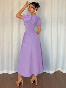 Vestido elegante y romántico para vacaciones de boda de verano 2025 en azul francés regular, con hombros sueltos, mangas abullonadas, cintura drapeada y lazo lateral ajustado - Púrpura malva - Ver 2