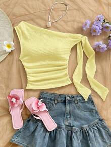 Top ajustado y fluido con tirantes asimétricos y hombros descubiertos en color amarillo claro, adecuado para fiestas, vacaciones, festivales de música, estilo bohemio, citas, tardes de té - amarillo ganso - Ver 8