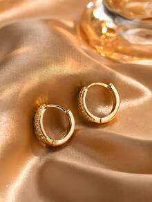 Bông tai bằng đồng mạ vàng 18K đính đá Cubic Zirconia, đường kính 11mm, không gây dị ứng, bền bỉ, kiểu dáng cổ điển... Thiết kế tối giản, trang sức unisex phù hợp để đeo hàng ngày, dự lễ hội, du lịch và tiệc tùng. - Nhiều màu - Xem 7