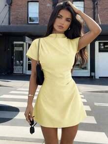 Vestido mini de línea A con fruncido de unicolor, adecuado para el uso diario en verano - Amarillo claro - Ver 9