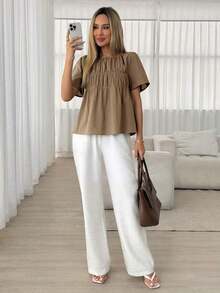 Camisa casual de mujer de unicolor, cuello redondo, manga corta y plisada - Marrón Mocha - Ver 4