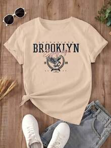 Women's Cream-Colored Oversized Summer T-Shirt With "Dolce Vibes Only" And Lobster Print. Casual Cream Short-Sleeved T-Shirt With The Phrase "Dolce Vibes Only", Ideal For Summer Looks. - YH472-杏色 - 查看 2