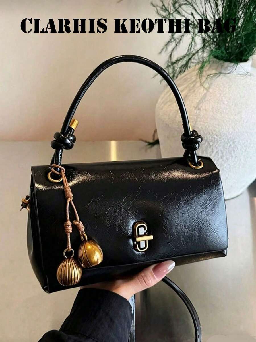 Chiếc túi xách da PU màu đen thời trang này có phần cứng mạ vàng và mặt dây chuyền hình chuông, rất phù hợp cho các buổi hẹn hò, đi chơi hàng ngày, kỳ nghỉ và việc vặt. Đây là lựa chọn lý tưởng cho sinh viên, giáo viên, phụ nữ công sở, các bà mẹ, phụ nữ thành đạt và những người yêu thích thời trang. - màu đen - Xem 1