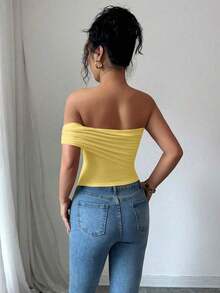 Blusa de verano para mujer con hombros decorados con botones y bajo asimétrico elegante - Amarillo claro - Ver 2