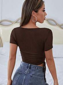 Camiseta ajustada de manga corta con cuello en V y fruncido de unicolor - Marrón - Ver 2