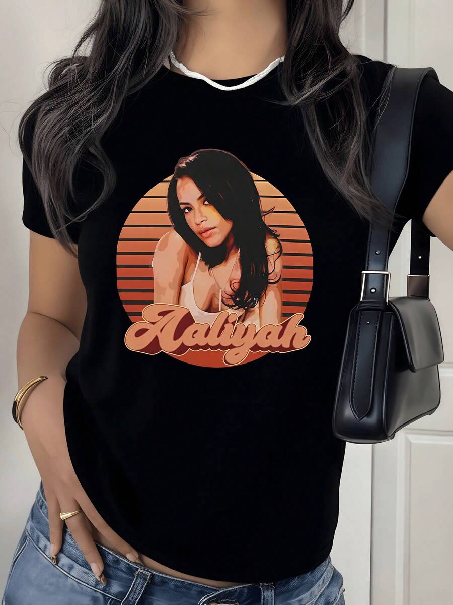 Mujer retratada con estilo artístico retro sobre un fondo de líneas naranjas que evocan el atardecer y transmiten fuerza serenidad y nostalgia camiseta de mujer casual moderna cómoda para uso diario - Negro - Ver 1