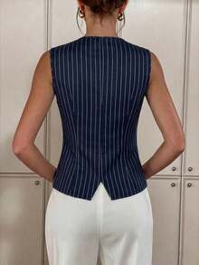 Chaleco de rayas finas elegante y de lujo, blazer sin mangas de verano de color azul marino elegante, atuendos de oficina y trabajo de negocios para mujeres, chaleco ajustado con botones enjoyados único y elegante, top social de moda para ir al trabajo - Azul marino - Ver 2