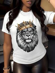 Cabeza de león majestuoso con corona dorada que simboliza poder fuerza y liderazgo reflejando confianza interior y elegancia moderna camiseta de mujer casual elegante para uso diario - Blanco - Ver 5