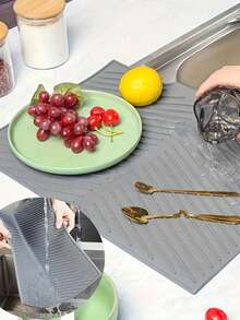 1 pieza Tapete de secado de platos de silicona plegable y resistente al calor, tapete de drenaje de cocina multifuncional, plegable, resistente a altas temperaturas, tapete de drenaje de cocina multifuncional, adecuado para vajilla y utensilios de cocina, tapete de cocina antideslizante adecuado para el lado del fregadero, natural e higiénico, esencial para tu hogar cálido de otoño/invierno y decoración de cocina navideña - Multicolor - Ver 2