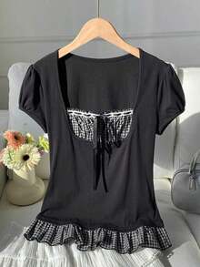 Blusa de verano elegante con volantes en el bajo, estampado de flores diminutas y parches - Blanco y Negro - Ver 4