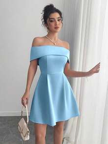 Vestido elegante y minimalista de unicolor con hombros descubiertos y ajustado a la cintura - Celeste - Ver 5