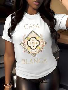 Símbolo artístico con forma geométrica rodeado de hojas suaves y detalles dorados que evocan elegancia y armonía camiseta de mujer moderna para uso diario cómoda y atractiva - Blanco - Ver 1