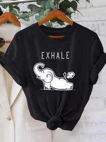 Talla - Talla - Un toque y relajado, con un estampado de patrón EXHALE de elefante de dibujos animados. Esta camiseta casual de mujer de talla con cuello redondo perfecta para outfits creativos, comodidad, uso diario y salidas en primavera y verano. - Negro - Ver 6
