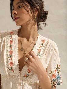 Blusa de manga corta con escote en V profundo, patrón de bordado floral, versátil y adecuada para el trabajo - Beis - Ver 8