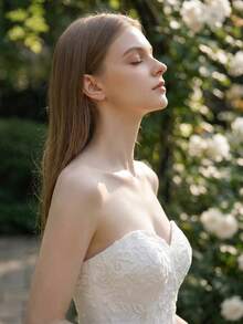 YOUKEFEIER 優雅抹胸心形領口蕾絲刺繡象牙色長款婚紗禮服，適合戶外婚禮宴會 - 米色 - 查看 4