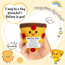 1 Stück kleine Pizzastücke bringen festliche Freude und großen Glauben! Ob jemand eine Rede vorbereitet, einen Traum startet oder einfach nur das Jahresendchaos überlebt, dies ist das perfekte "Mach dein Ding" Geschenk. Es ist wie das Senden einer fröhlichen Weihnachtsmann-Ermutigung - nur aus Garn, Wärme und guter Atmosphäre gemacht. Ein interessantes Urlaubsanreizgeschenk sagt: Du schaffst das, mach weiter. - Verschiedenfarbig - Übersicht 6