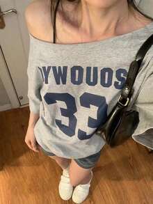 Camiseta de manga corta suelta con cuello asimétrico y estampado de letras casual para mujer, camisetas gráficas de verano para mujer - Gris - Ver 6