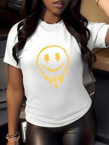Yellow Smiling Face With Melting Lines Symbolizing Positive Energy And A Relaxed Attitude. Comfortable, Modern Casual Women's T-Shirt For Everyday Wear. - 白色 - 查看 5