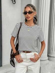 Camiseta casual de mujer de cuello redondo de manga corta a rayas, camiseta a rayas de estilo retro francés de color café, top de manga corta de cuello redondo estilizador y versátil, camiseta básica casual suave y pegajosa, top a rayas, pri - Blanco - Ver 4