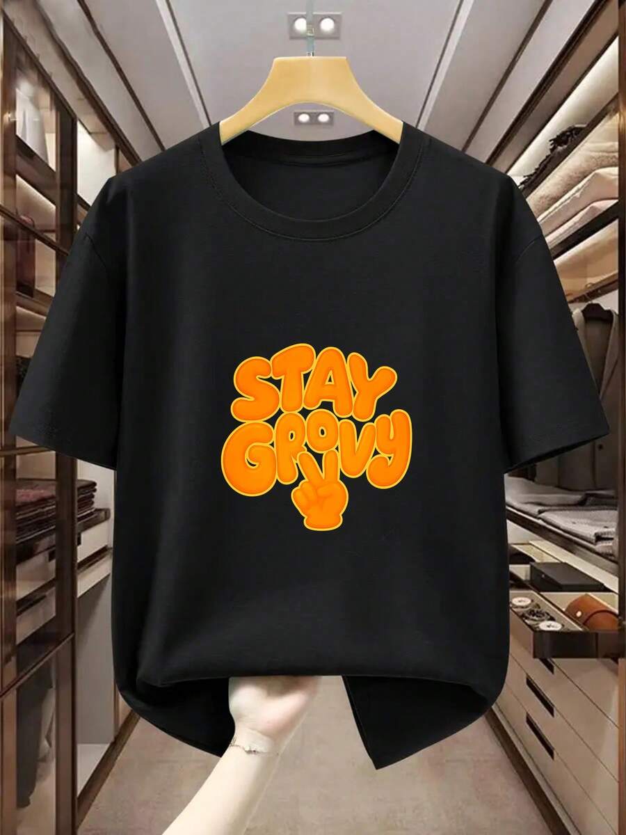 Camiseta de manga corta para hombre de talla grande, 100% algodón, con estampado de estilo moderno de marca, diseño individual con el gesto "STAY GROOVY", cómoda y casual para el verano. - Negro - Ver 1