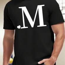 Camiseta informal de manga corta para hombre con estampado de la letra M, cuello redondo con patrón geométrico de poliéster. - forma - Ver 1