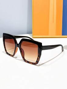1 par de gafas de moda cuadradas con efecto carey, accesorio de verano / accesorio de atuendo / accesorio para mujer / accesorio de moda, atuendo de viaje, accesorio de playa, adecuado para actividades al aire libre, estilo deportivo, viaje, atuendos de festival, playa, festival de música electrónica, ambiente de vacaciones, conducir, atuendos al aire libre, salida familiar, atuendo elegante, alta protección, senderismo, estilo callejero - Negro en la parte superior y pudín de tofu en la parte inferior. - Ver 3