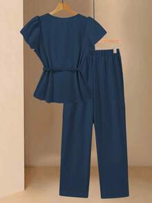 Conjunto informal de mujer con blusa de cuello en V plisada y pantalones de pierna ancha de unicolor - azul real - Ver 2