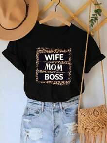 Camiseta de mujer con cuello redondo, estampado de leopardo y patrón de letras "WIFE MOM BOSS", camiseta gráfica con estampado de guepardo para mujeres - Negro - Ver 1