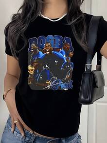 Jugadores en acción que simbolizan la fuerza la pasión y el espíritu de superación en cada partido se reflejan con energía vibrante y detalles que inspiran camiseta de mujer casual moderna confortable para uso diario - Negro - Ver 8