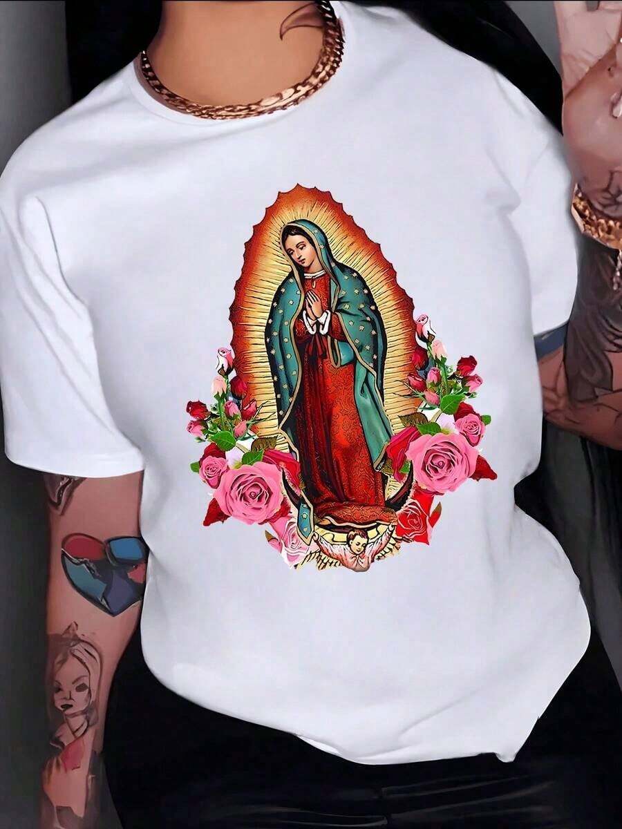 Figura luminosa de símbolo tradicional rodeado de rosas vibrantes evocando protección espiritual y esperanza eterna con tonos cálidos y detalles finos camiseta de mujer elegante casual cómoda para diario - Multicolor - Ver 1