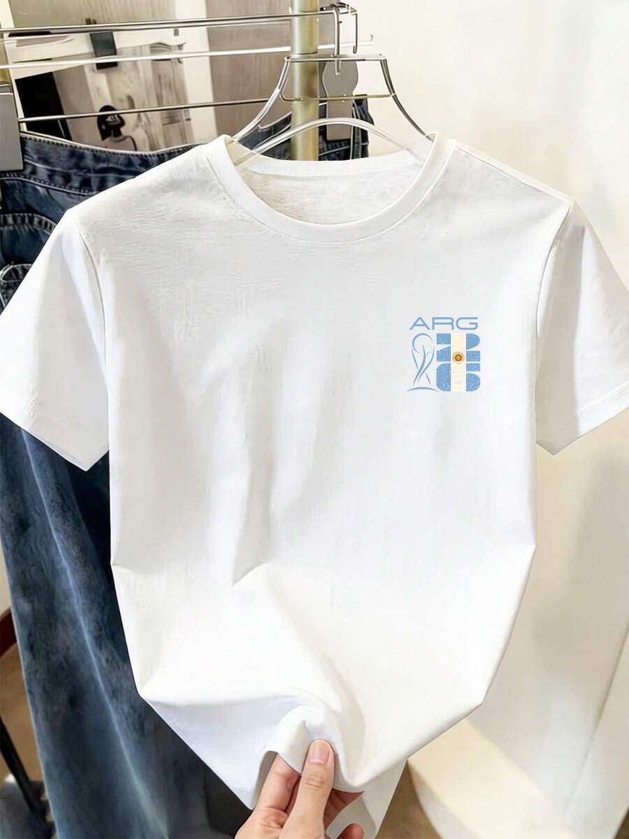 Camiseta de mujer con estampado de aficionado al fútbol en el pecho izquierdo, camiseta de animadora de fútbol, temporada de fútbol 2026, llena de elementos argentinos con el número "26", combinada con la inscripción "ARG" y un contorno de trofeo, una camiseta elegante, estilosa y casual. Suave, transpirable y de corte holgado, adecuada para uso diario y vacaciones. - Blanco - Ver 1
