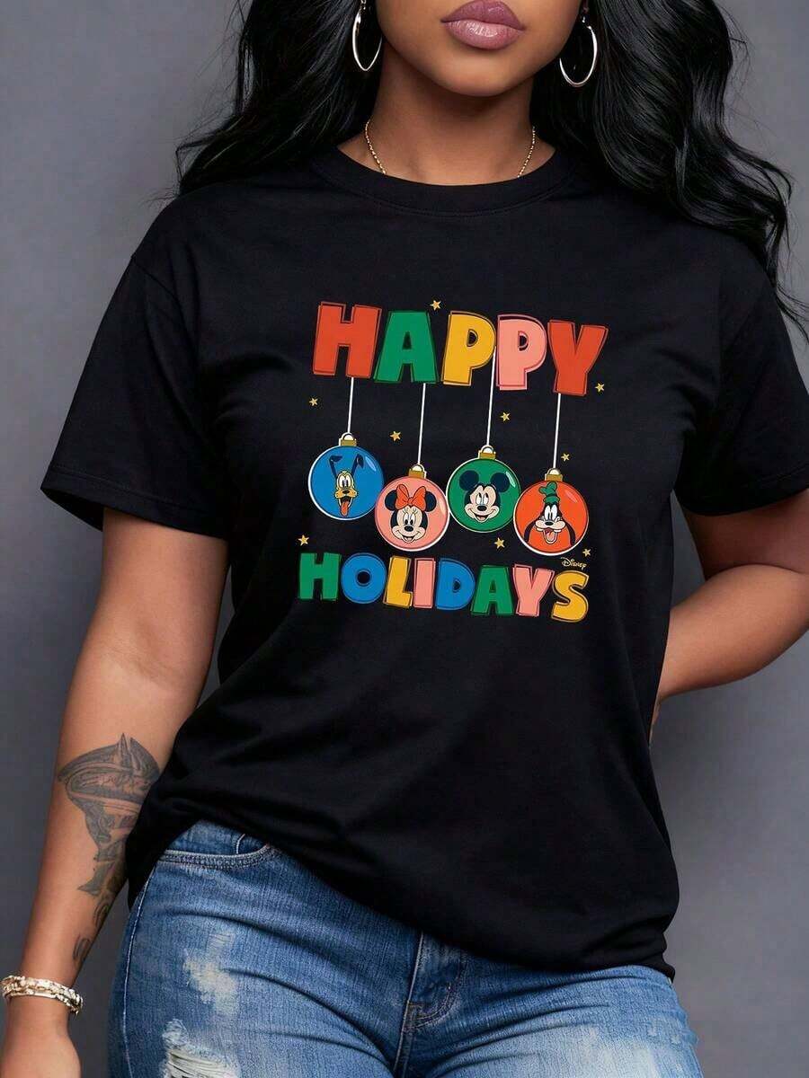 Figuras festivas colgando como esferas coloridas que expresan alegría y espíritu navideño con letras grandes que forman la frase Happy Holidays camiseta para mujer cómoda de manga corta perfecta para celebrar con energía positiva,Camiseta de mujer elegante. - Negro - Ver 1