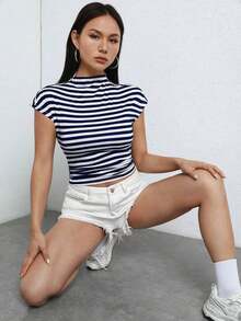 Camiseta crop con estampado de rayas de manga murciélago - Azul y blanco - Ver 4