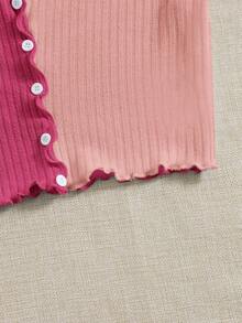 Camiseta casual de mujer con botones, mangas cortas y volantes de color contrastante - Rosa Fucsia - Ver 5