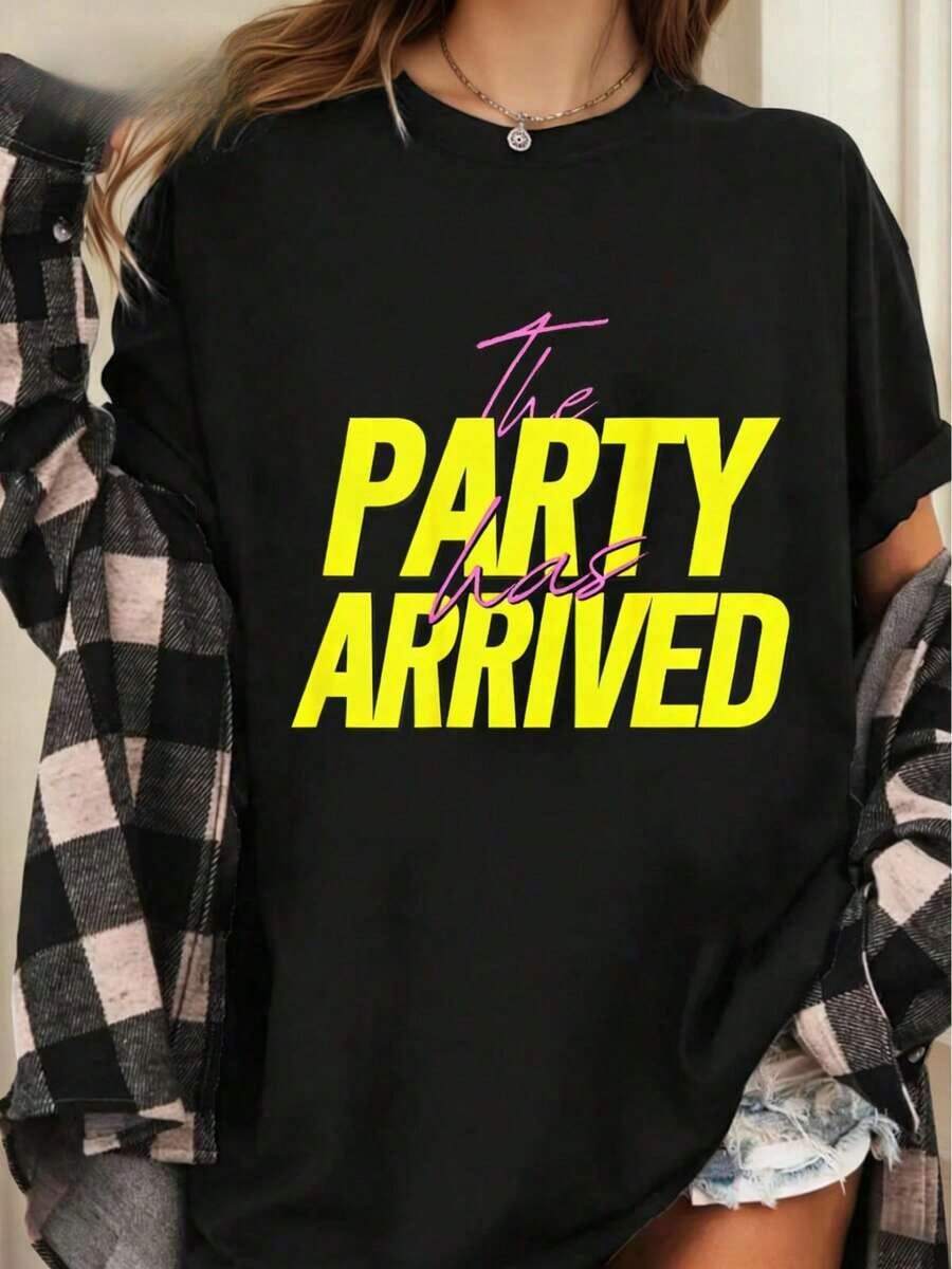 New White T-Shirts And The Party Begins! | "Malle Cheers To Day" Printed T-Shirt, Classic Fit, Soft And Comfortable, Ideal For Casual And Sporty Occasions, Unisex, Collectible T-Shirt. Suitable For Spring, Summer And Autumn. - 黑色 - 查看 1