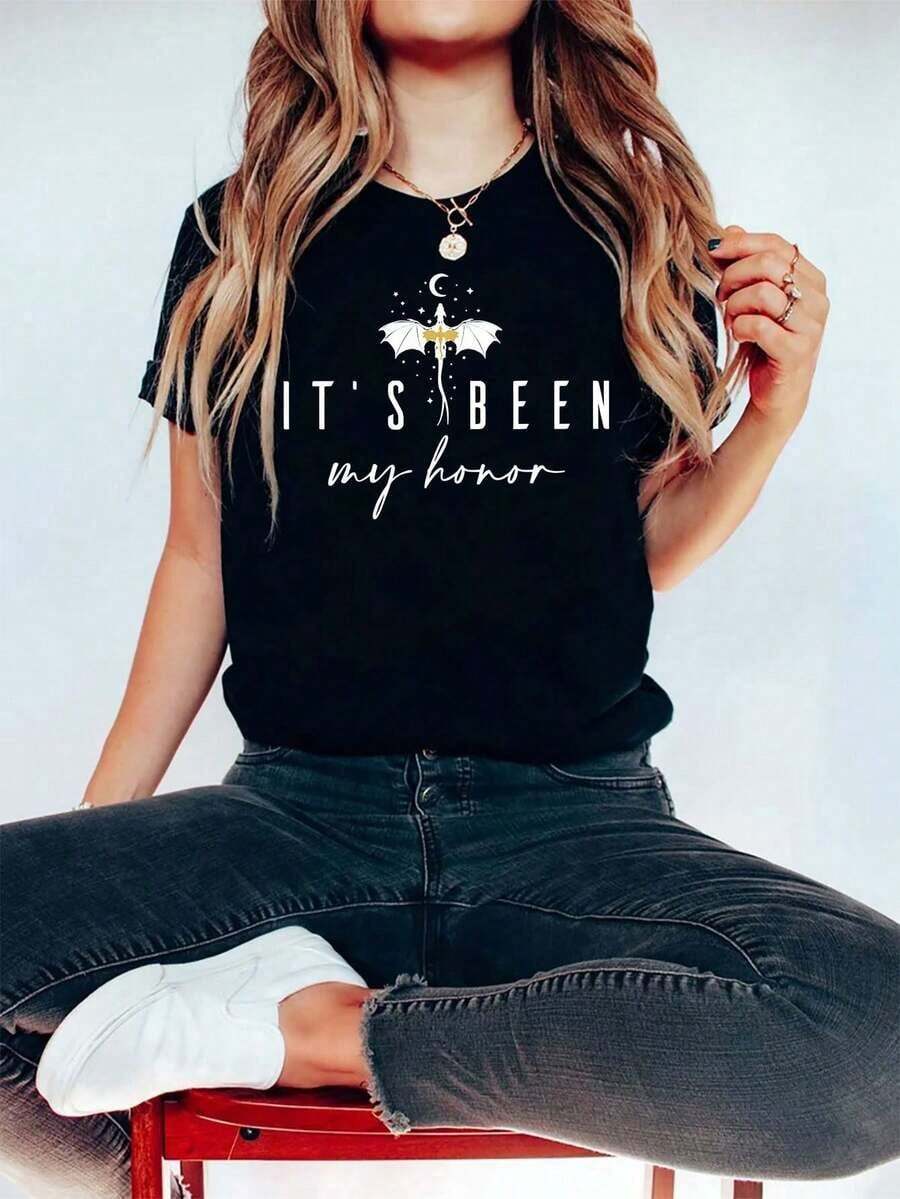 PremiumCamiseta con estampado gráfico "Comfort Color Fourth Wing", manga corta, cuello redondo, estilo casual para verano y primavera, camiseta para mujer.Nueva llegada - Negro - Ver 1