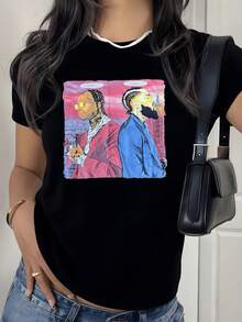 Dos figuras urbanas frente a un horizonte moderno representan fuerza unión y resiliencia destacando la conexión entre pasado y futuro con tonos vibrantes y detalles artísticos camiseta de mujer casual elegante para uso diario - Negro - Ver 1