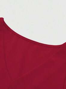 Conjunto informal de mujer con blusa de cuello en V plisada y pantalones de pierna ancha de unicolor - Burdeos - Ver 3