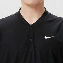 Nike Camiseta de manga corta para hombre, de secado rápido y con cuello tipo hoja. - Negro - Ver 7