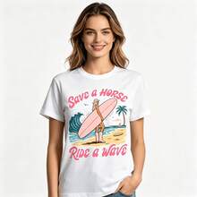 Tops para mujer Oversize Retro con Estampado Gráfico para Adolescentes - Diseño de Chica Surfista Save A Horse Ride A Wave - Top Casual para Verano, y Regreso a Clases - Blanco - Ver 8